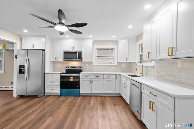 12 Homestead Place, Branford, CT 06405