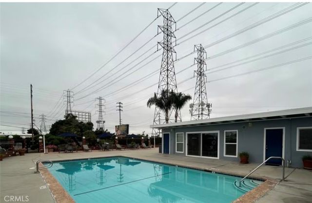 17700 WESTERN Avenue 1, Gardena, CA 90248