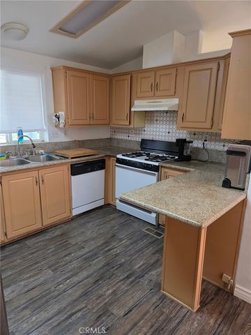 17700 WESTERN Avenue 1, Gardena, CA 90248