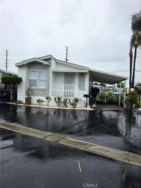17700 WESTERN Avenue 1, Gardena, CA 90248