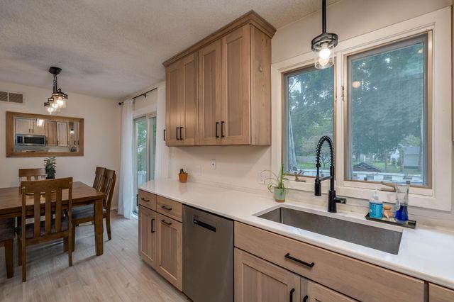 129 Mary Circle, North Mankato, MN 56003