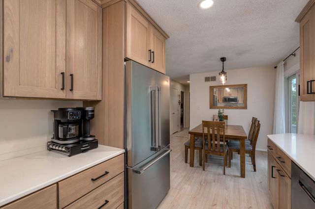 129 Mary Circle, North Mankato, MN 56003