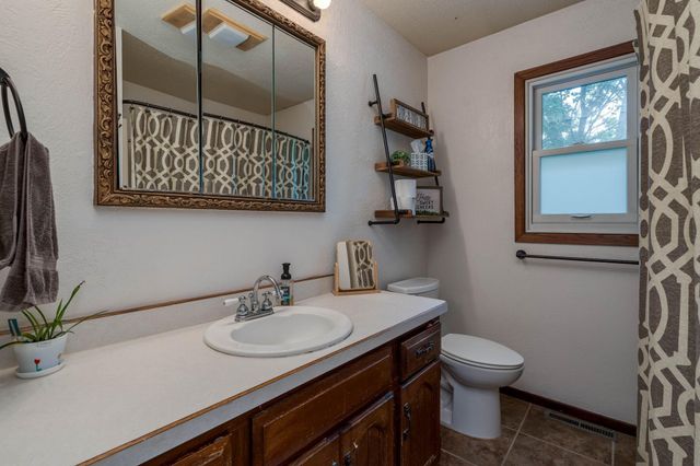 129 Mary Circle, North Mankato, MN 56003