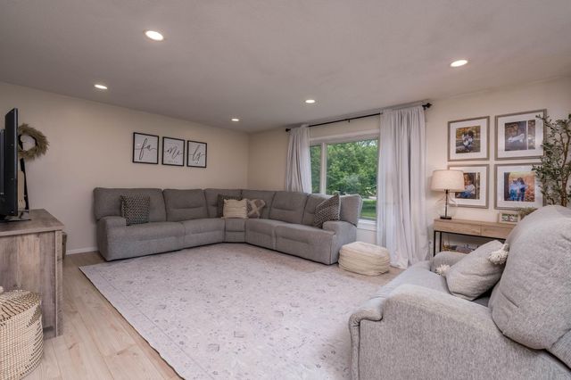 129 Mary Circle, North Mankato, MN 56003