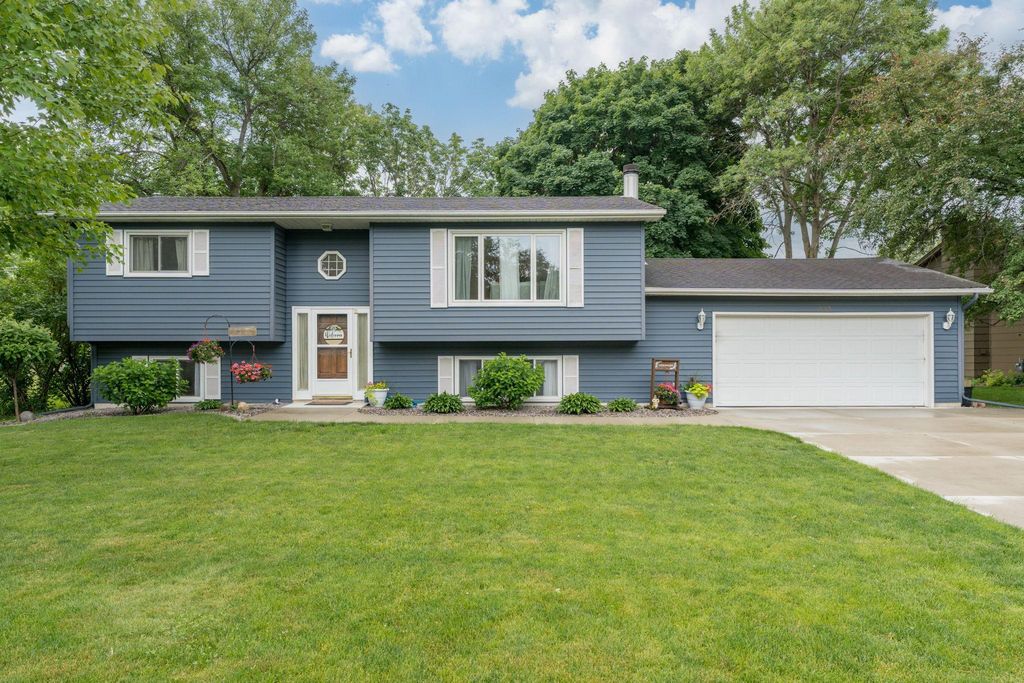 129 Mary Circle, North Mankato, MN 56003