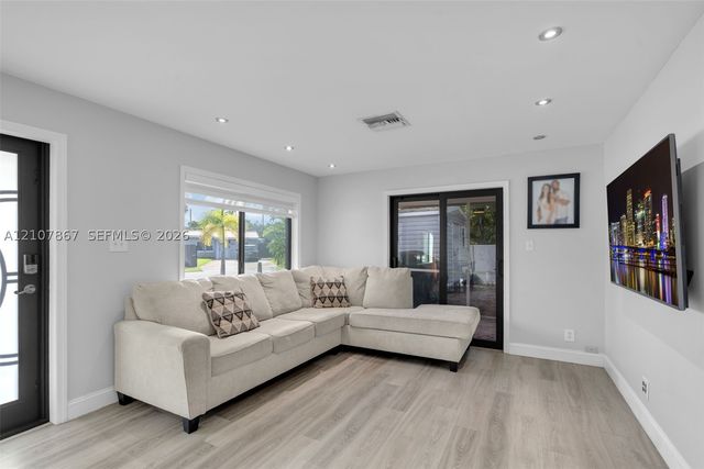 6100 NE 2nd Ter, Oakland Park, FL 33334