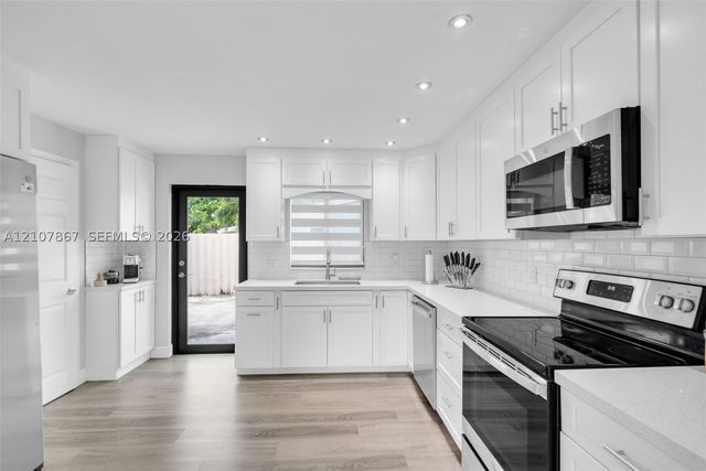 6100 NE 2nd Ter, Oakland Park, FL 33334