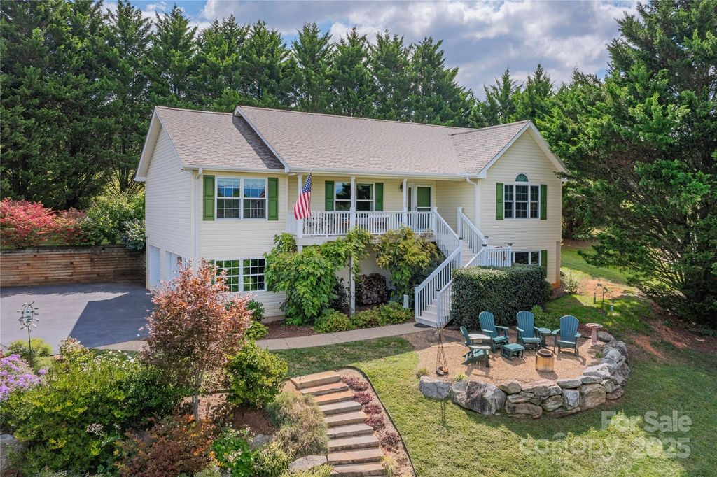 27 Worthington Lane, Weaverville, NC 28787