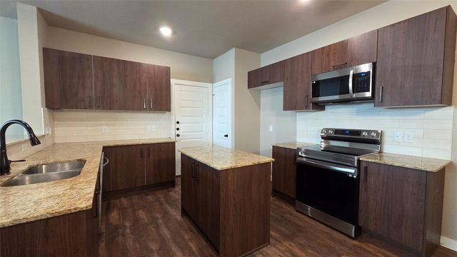 9860 Grosbeak Lane, Magnolia, TX 77354