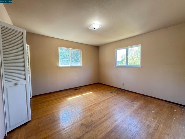 1167 Larch Ave, Moraga, CA 94556