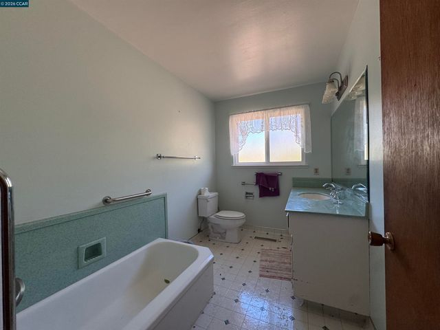 1167 Larch Ave, Moraga, CA 94556
