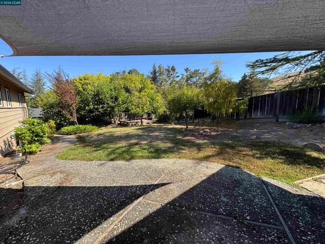 1167 Larch Ave, Moraga, CA 94556