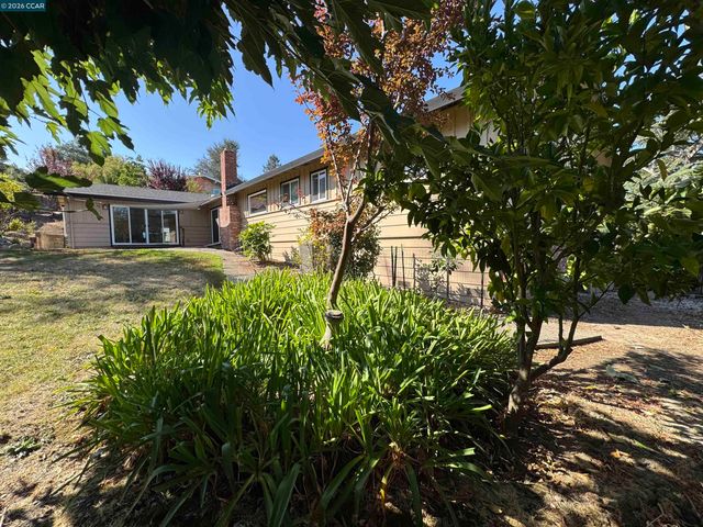 1167 Larch Ave, Moraga, CA 94556