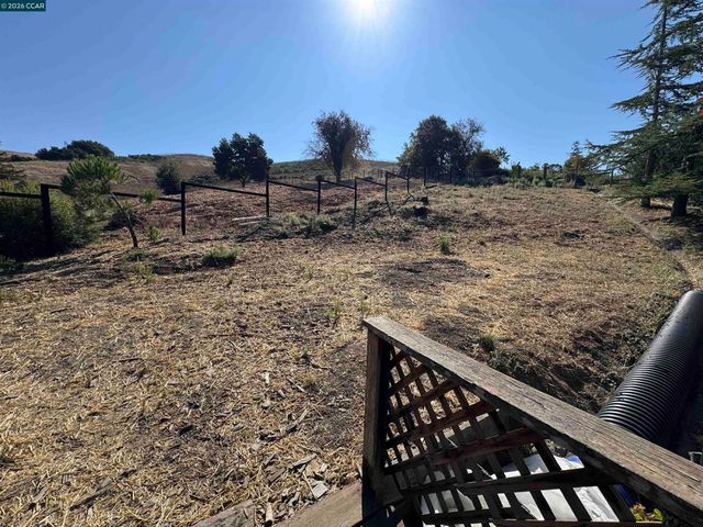 1167 Larch Ave, Moraga, CA 94556