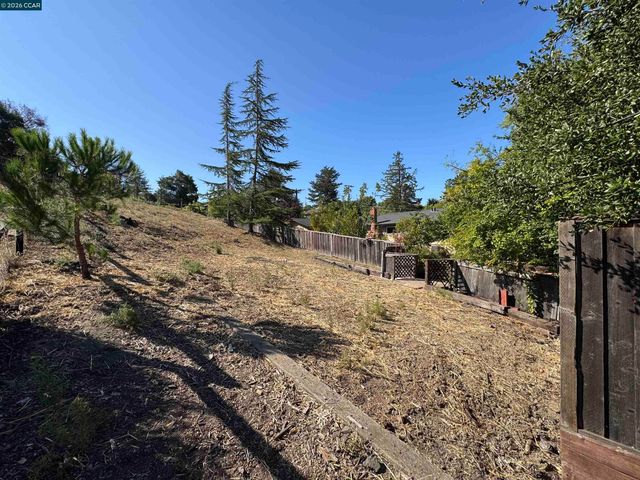 1167 Larch Ave, Moraga, CA 94556