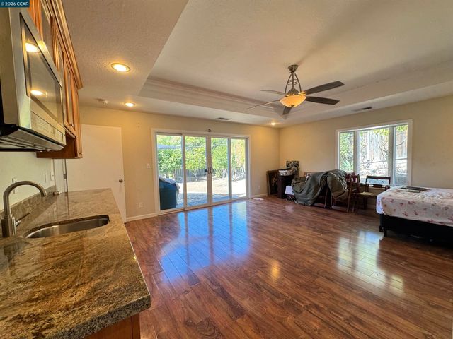 1167 Larch Ave, Moraga, CA 94556