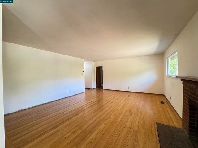 1167 Larch Ave, Moraga, CA 94556