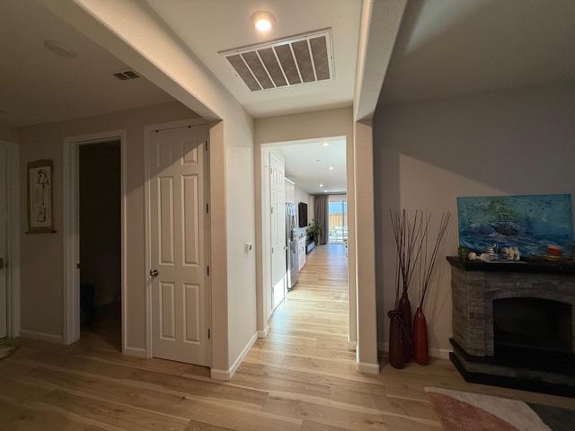 1041 Solace River Way, Roseville, CA 95747
