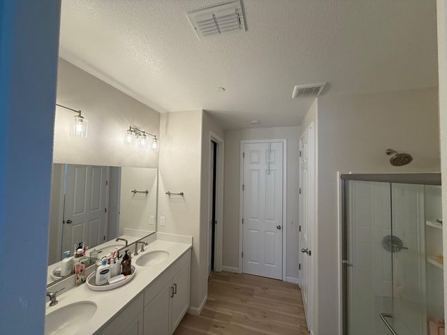 1041 Solace River Way, Roseville, CA 95747