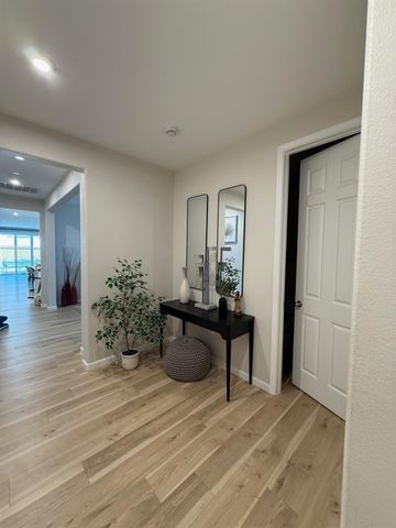 1041 Solace River Way, Roseville, CA 95747