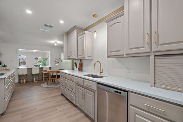 1306 Driftwood Drive, Euless, TX 76040