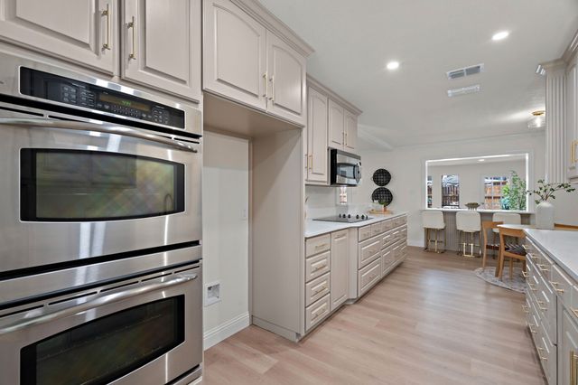 1306 Driftwood Drive, Euless, TX 76040