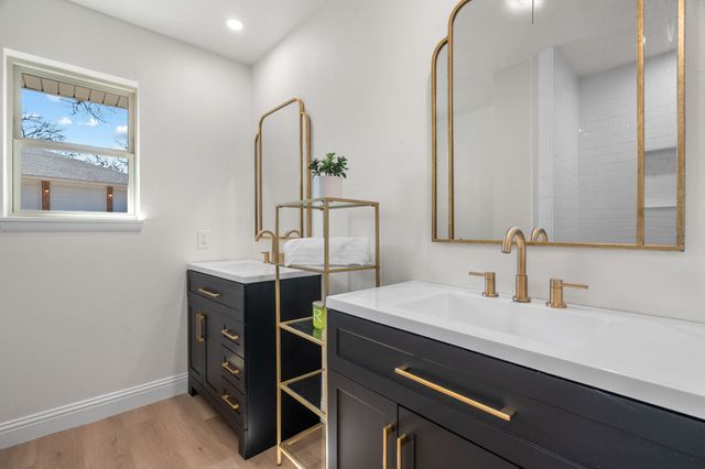 1306 Driftwood Drive, Euless, TX 76040