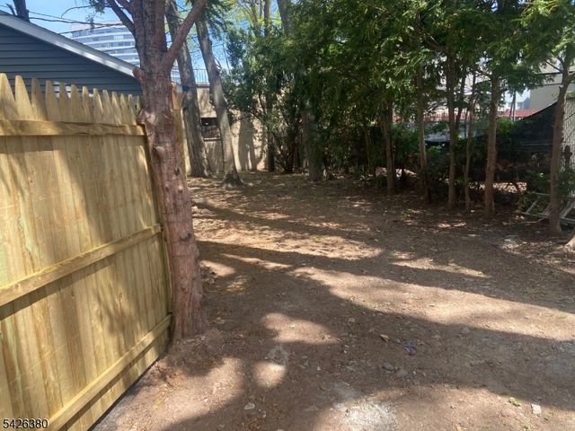 6 Melrose Ave, East Orange City, NJ 07018