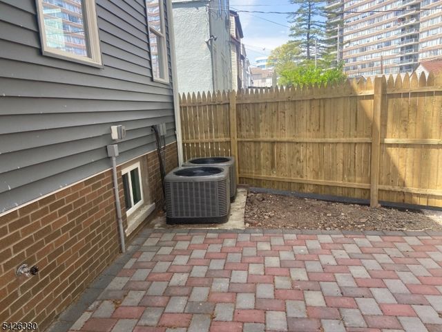 6 Melrose Ave, East Orange City, NJ 07018