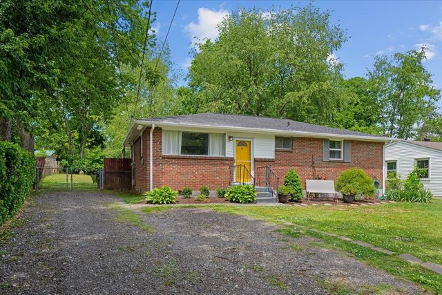 2920 Twin Lawn Dr, Nashville, TN 37214