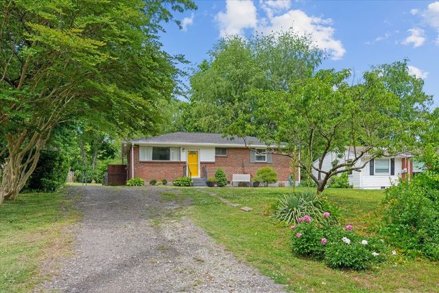 2920 Twin Lawn Dr, Nashville, TN 37214