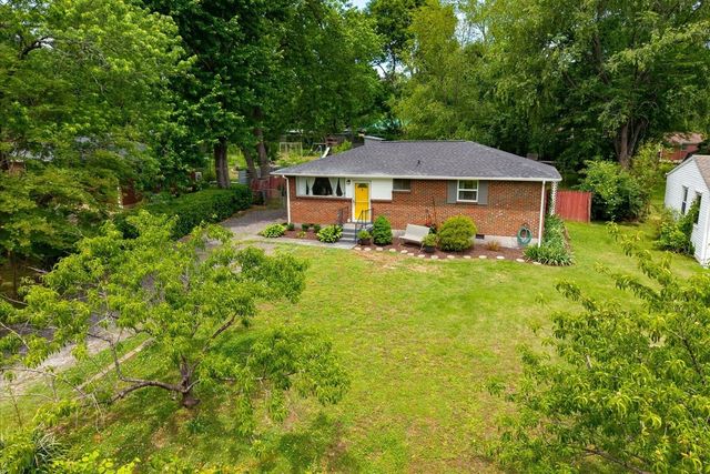 2920 Twin Lawn Dr, Nashville, TN 37214