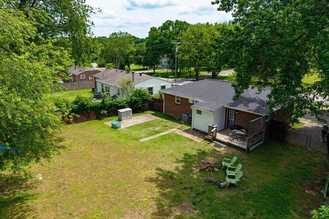 2920 Twin Lawn Dr, Nashville, TN 37214