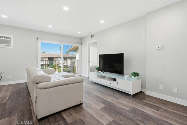 1860 W Glenoaks L, Anaheim, CA 92801