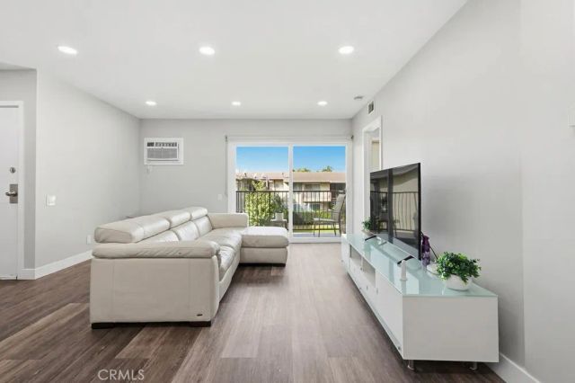 1860 W Glenoaks L, Anaheim, CA 92801
