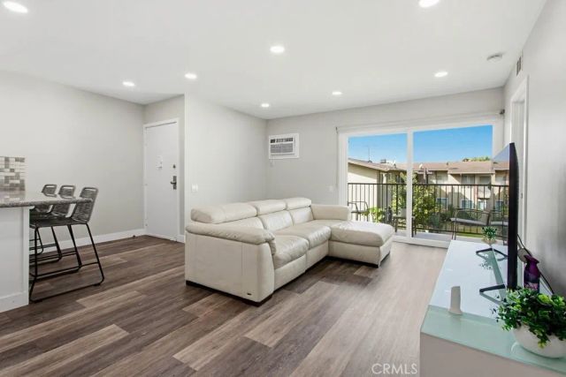1860 W Glenoaks L, Anaheim, CA 92801
