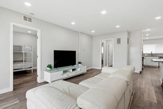 1860 W Glenoaks L, Anaheim, CA 92801