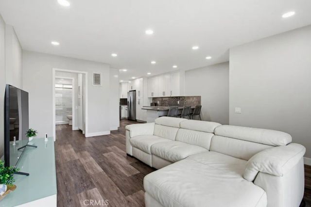 1860 W Glenoaks L, Anaheim, CA 92801