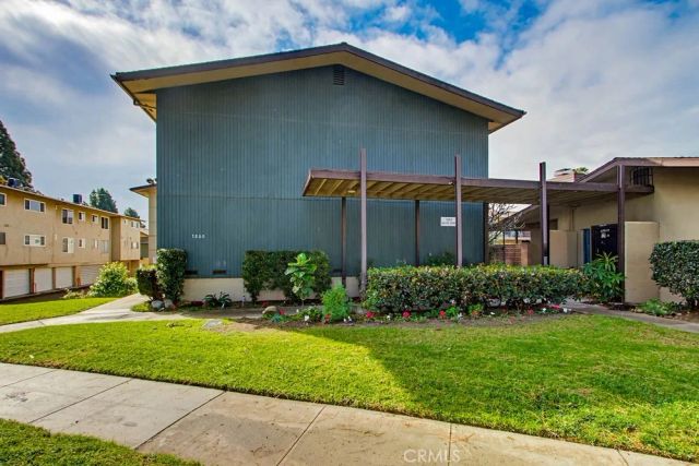 1860 W Glenoaks L, Anaheim, CA 92801
