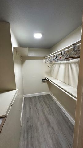 9550 Deering Drive 405, Houston, TX 77036