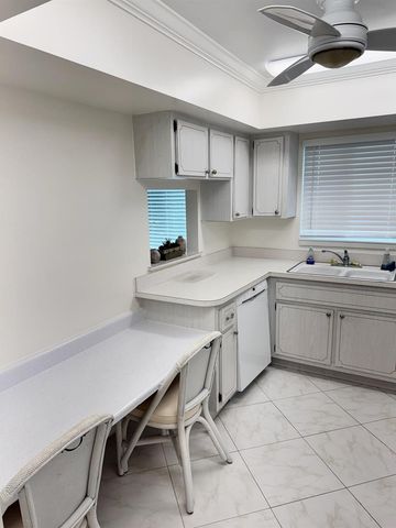 2950 SE Ocean Boulevard 8-6, Stuart, FL 34996