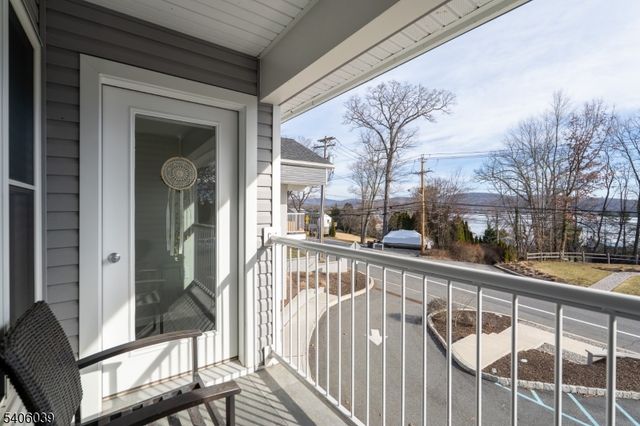 165 Lakeside Rd 8, West Milford Twp., NJ 07421