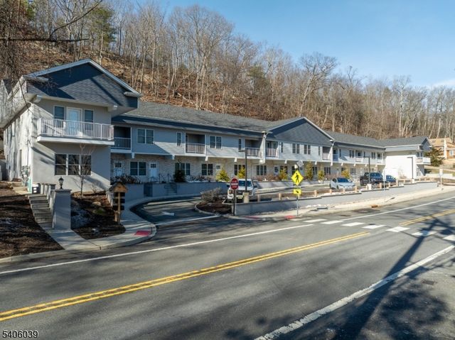 165 Lakeside Rd 8, West Milford Twp., NJ 07421
