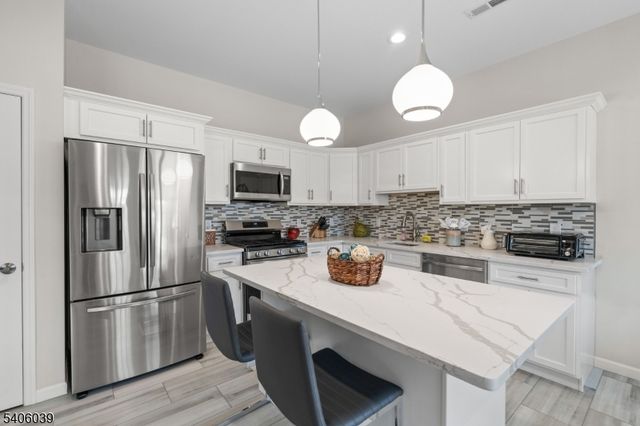 165 Lakeside Rd 8, West Milford Twp., NJ 07421