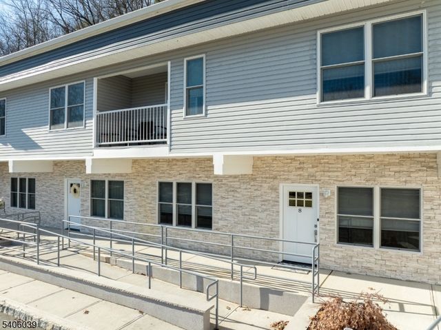 165 Lakeside Rd 8, West Milford Twp., NJ 07421