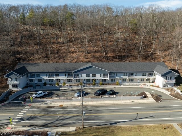 165 Lakeside Rd 8, West Milford Twp., NJ 07421