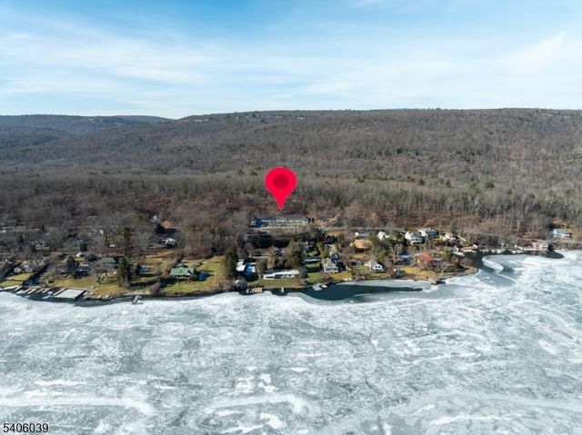 165 Lakeside Rd 8, West Milford Twp., NJ 07421