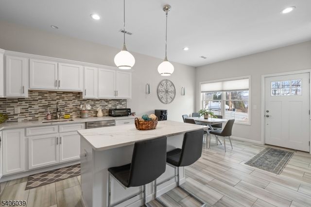 165 Lakeside Rd 8, West Milford Twp., NJ 07421