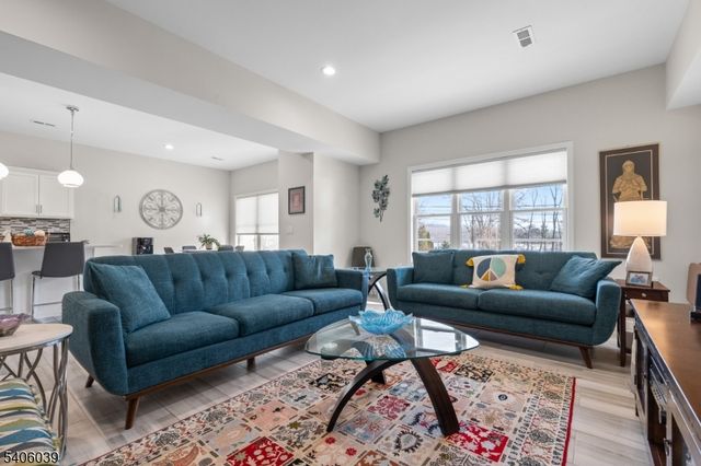 165 Lakeside Rd 8, West Milford Twp., NJ 07421