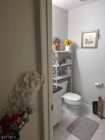 870 Honeybrook Cir, Lopatcong Twp., NJ 08886